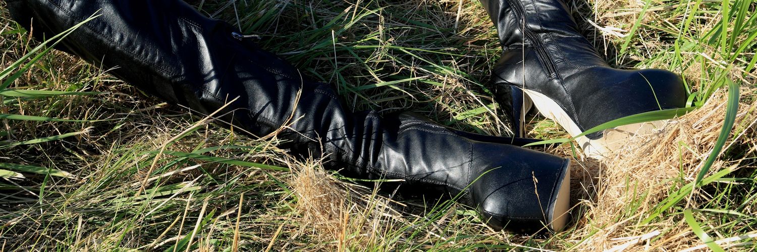 Leather Vikki's banner