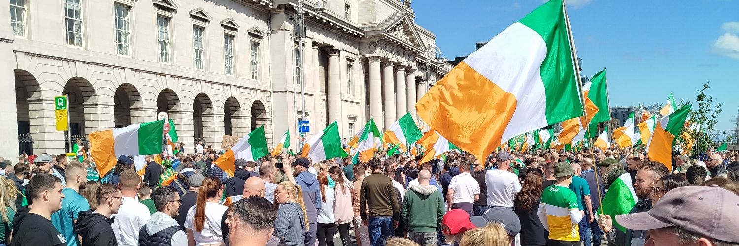 Éire Álainn's banner