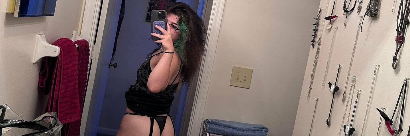 Lyssa Lowe🤍🖤's banner
