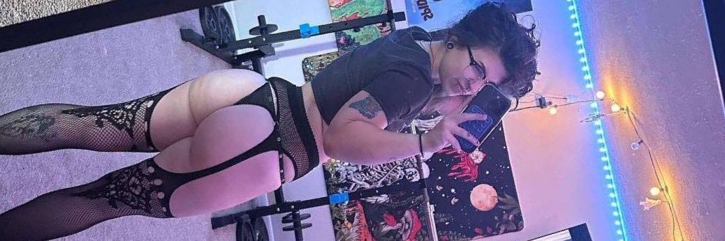 Lyssa Lowe🤍🖤's banner