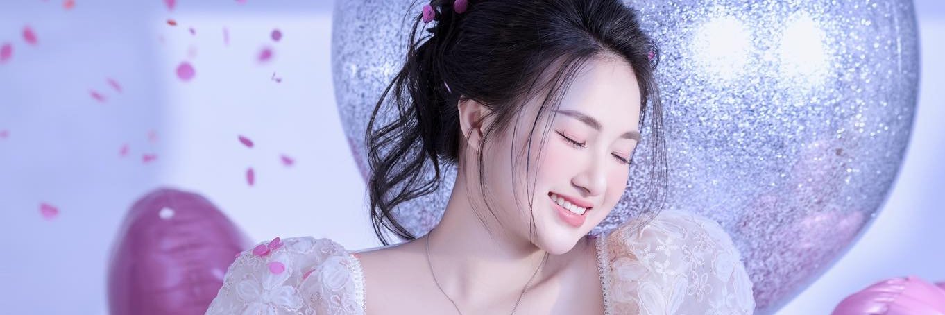 Linh Thuy Tran's banner