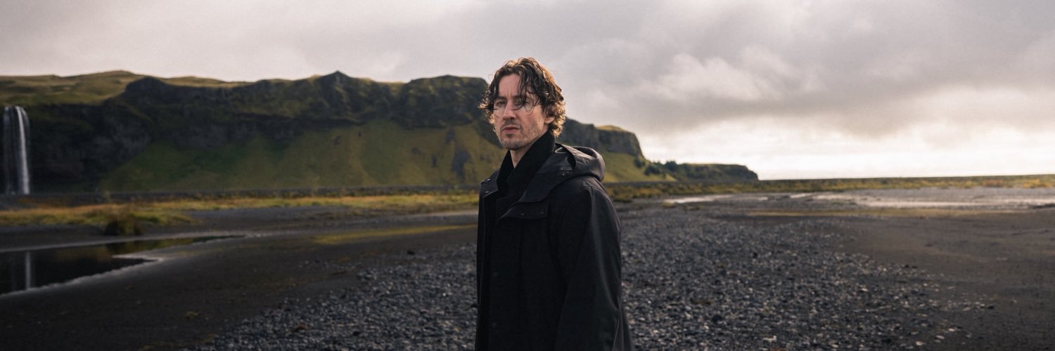Dean Lewis's banner