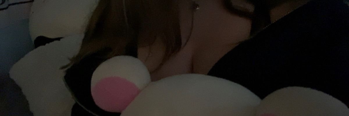 Busty Latinas (18+)'s banner