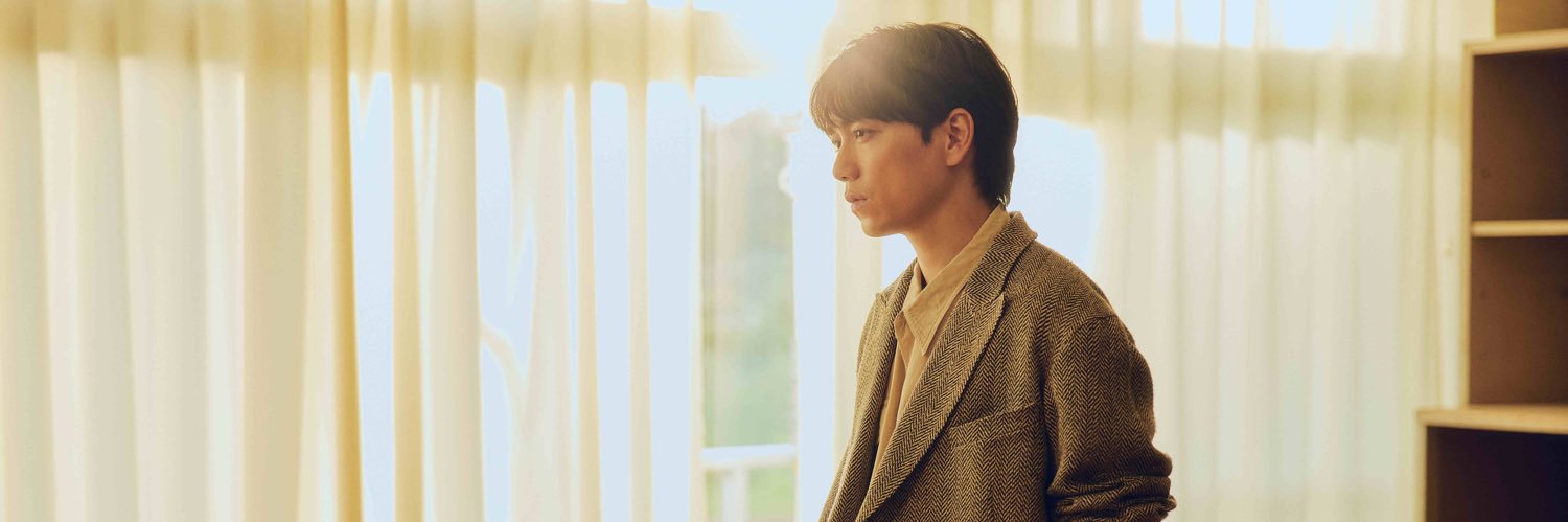 山崎育三郎 music official's banner