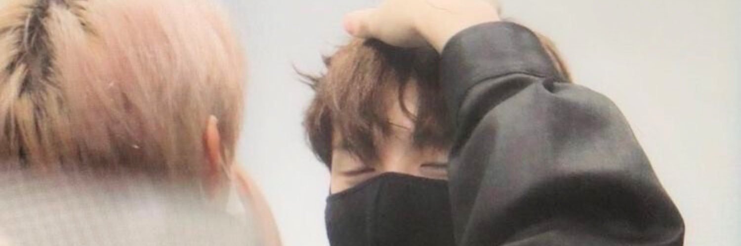 b 𐙚's banner