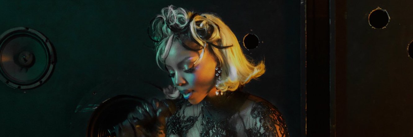 ★'s banner