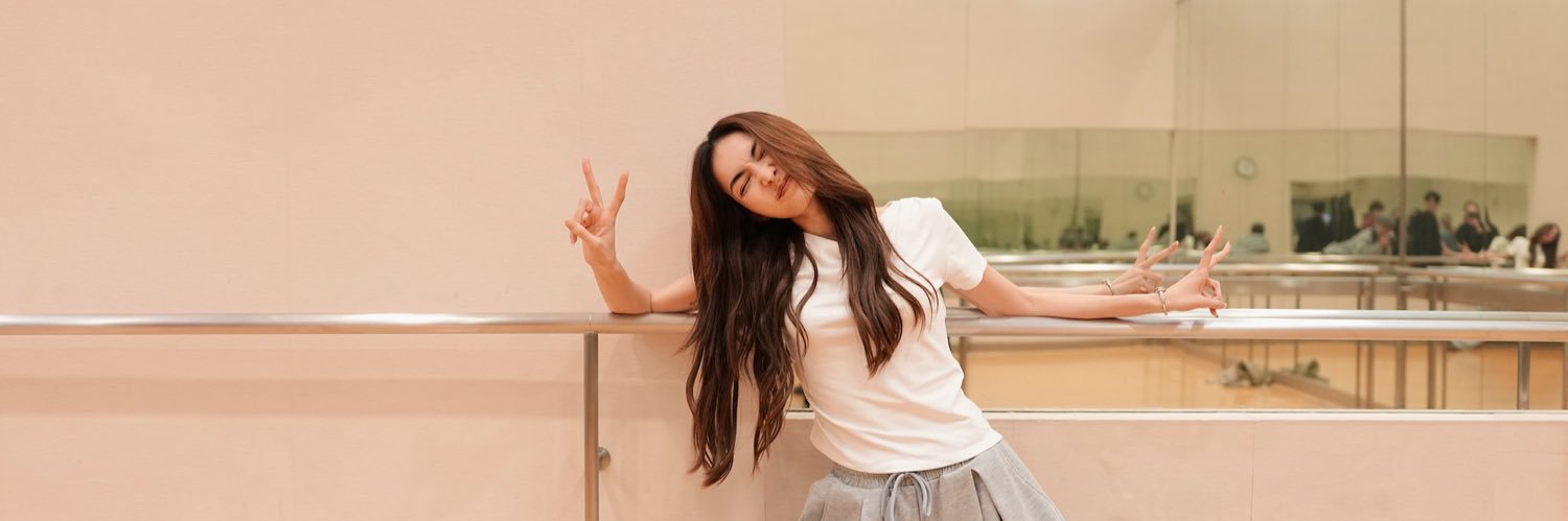 Toly smiley 🐰🌻's banner