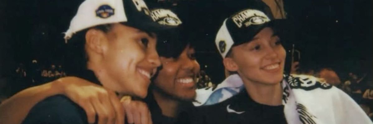😊's banner
