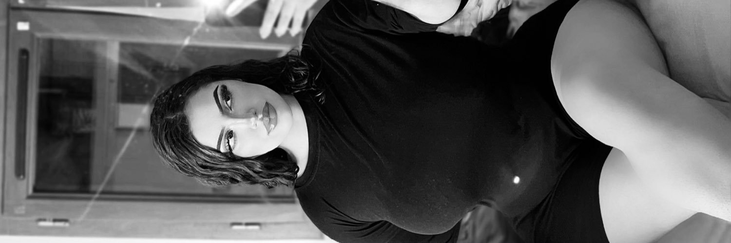 Eva Peachy 🍑's banner