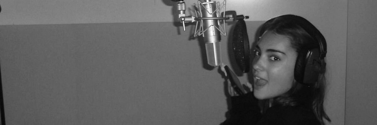 ari 🕷️'s banner