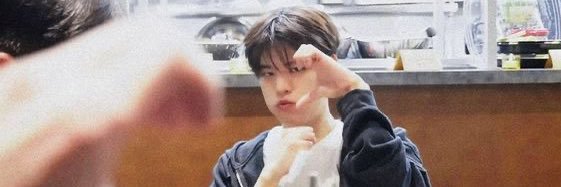 isa ✮⋆˙ ⋆ . VAI VER O SKZ's banner