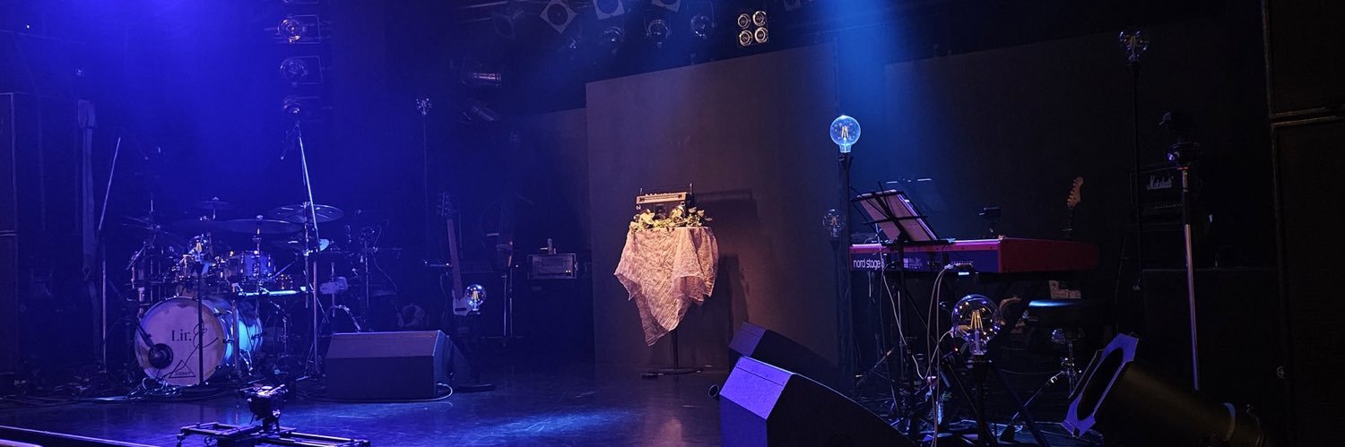 Lir.E -official's banner
