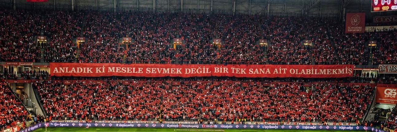 Laces's banner