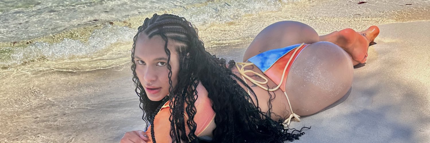 Bella Sommer's banner