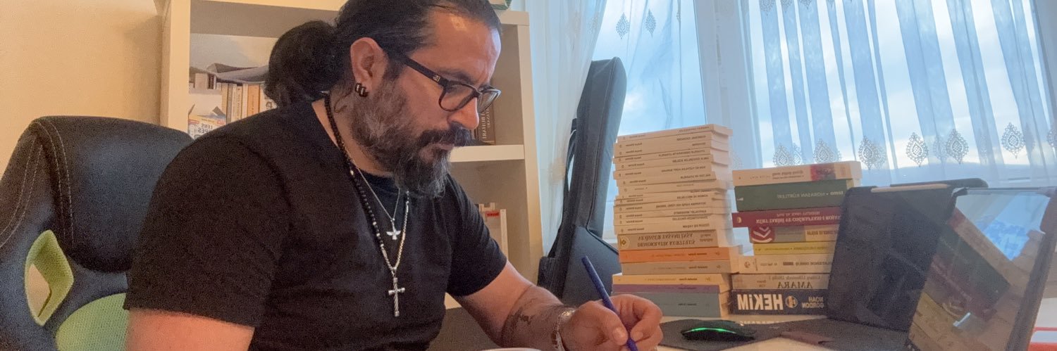 Özgür Toprak's banner