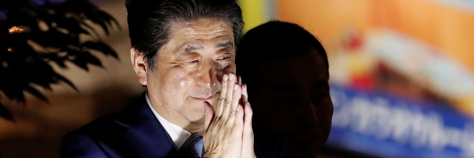 安倍晋三's banner