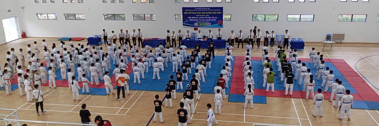 Tộc Trưởng's banner