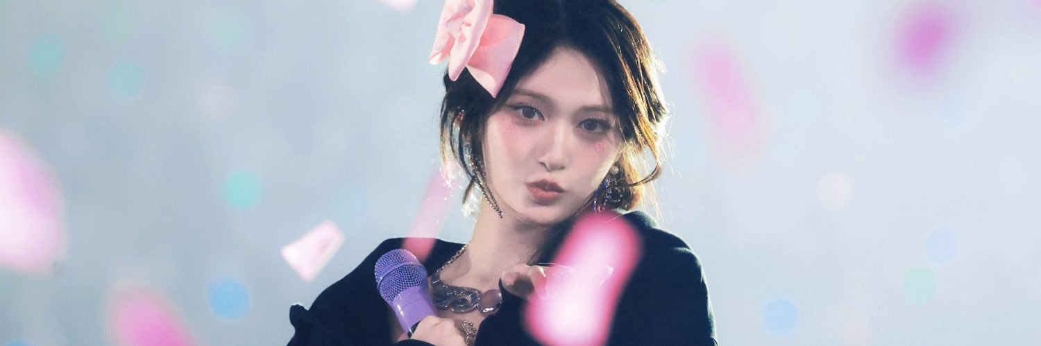 Leeseo teddy bear's banner