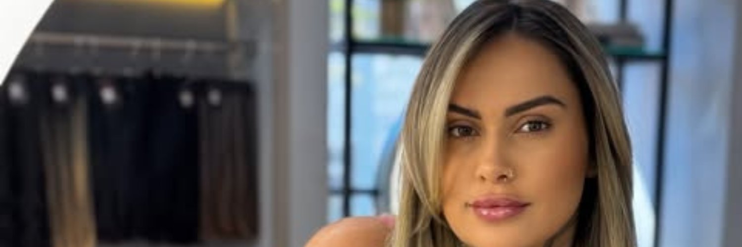 Ana Carolina-Tal Da Loira's banner
