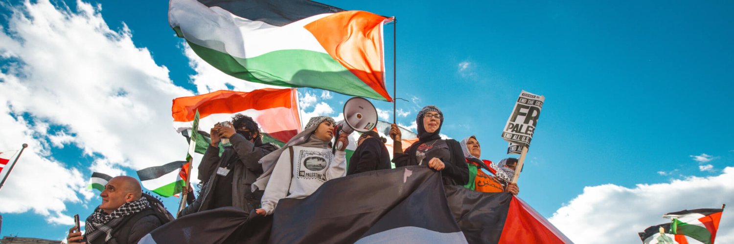 القوات المسلحة الإيرانية's banner