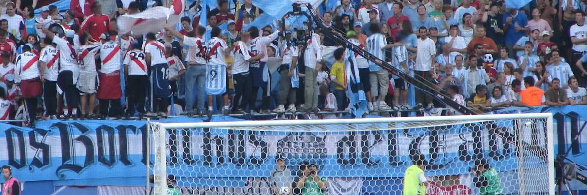 Lealtad's banner