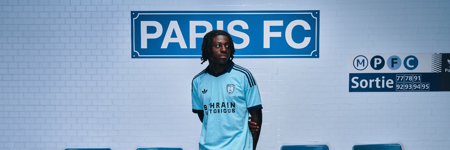Paris FC's banner