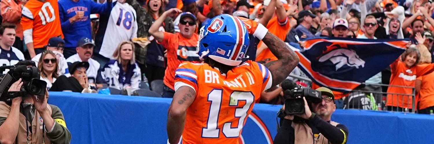 Sidelines Broncos's banner