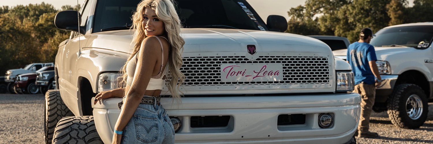 tori_leaa's banner