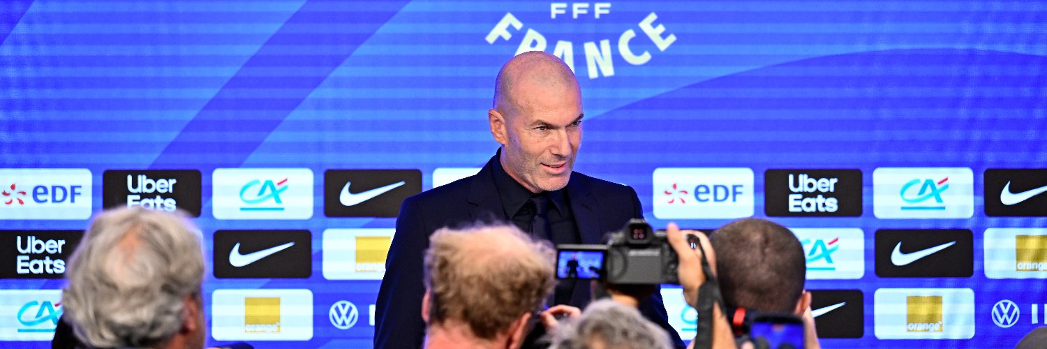 L'Équipe's banner