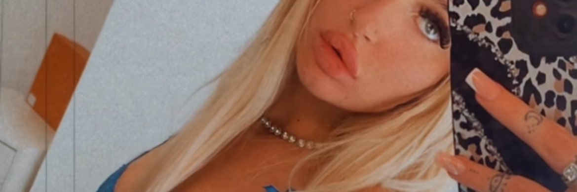 𝒞𝒽𝒶𝓇𝓁𝑜𝓉𝓉𝑒🌹's banner
