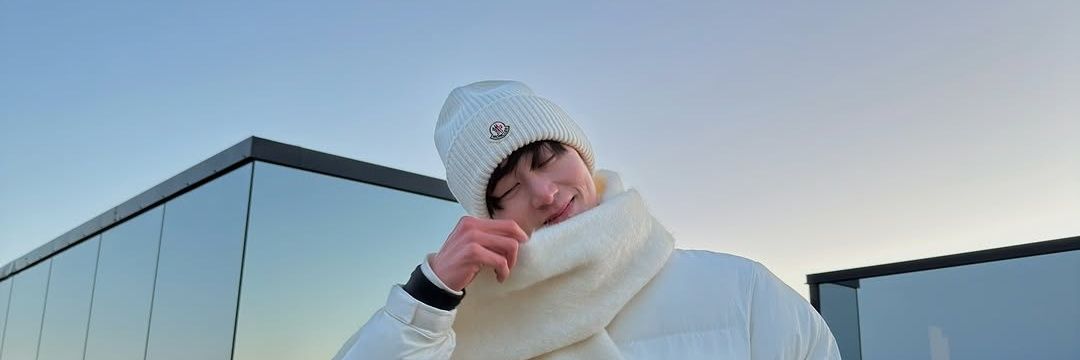 hourly est's banner
