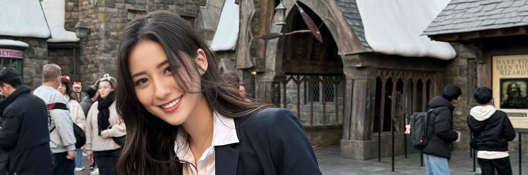 Mika Suzuki's banner