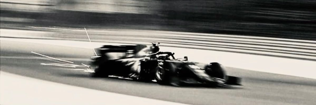 ಇ's banner