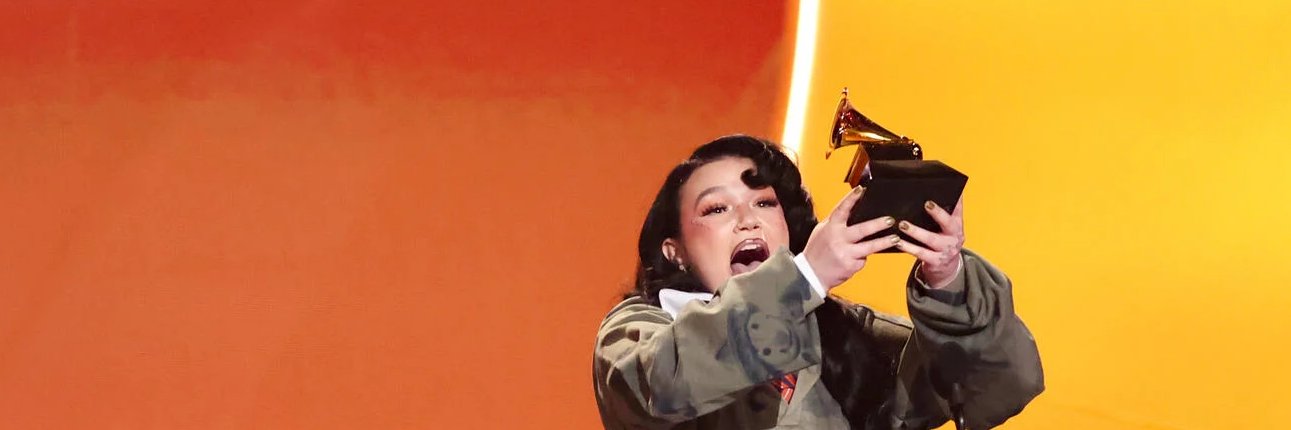 Lola Young Updates's banner