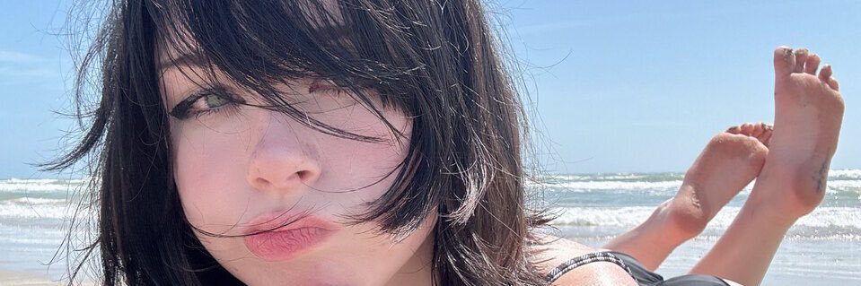 PATHETIC LESBIAN LOOPZIE FANGIRL 😵‍💫🧩's banner