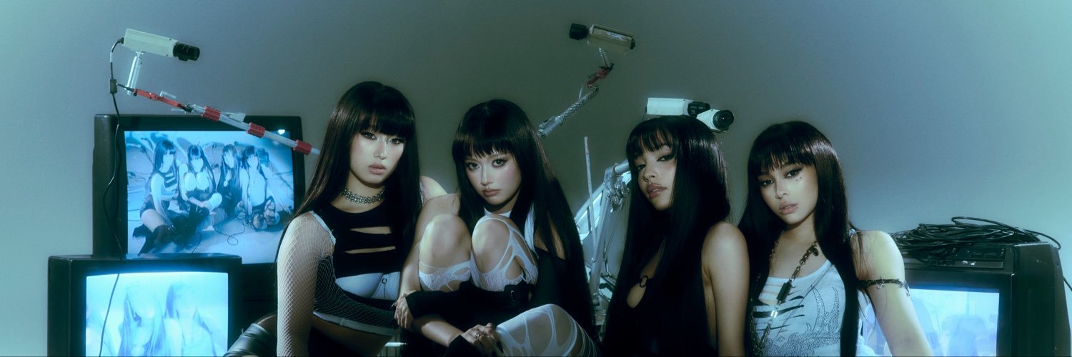 GIRLSET's banner
