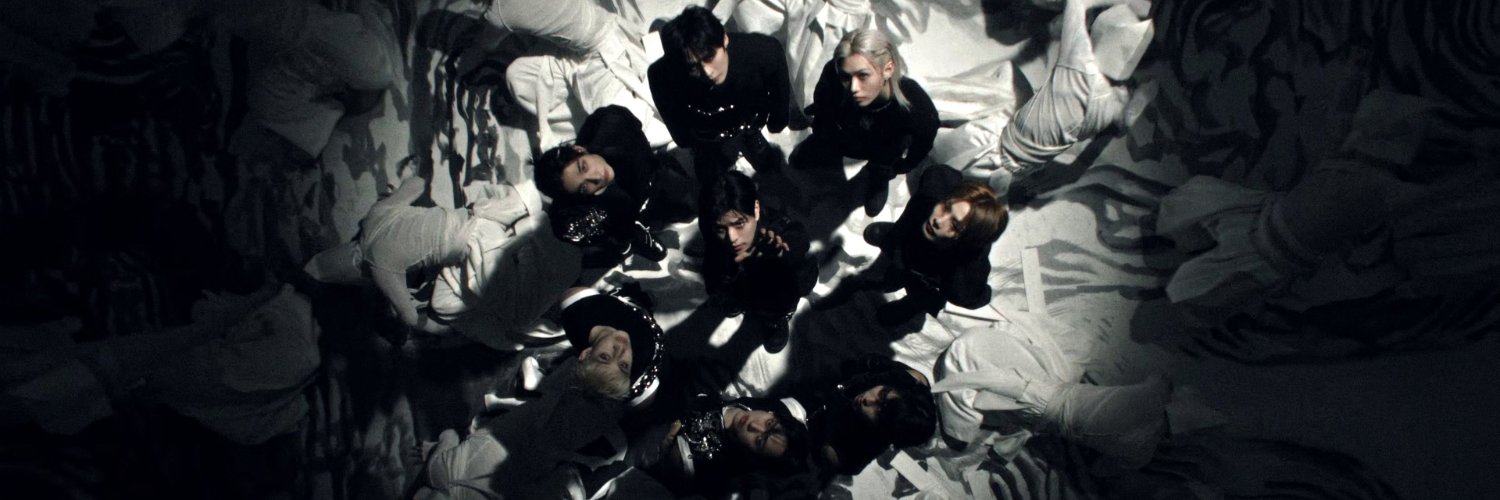 Stray Kids on Chart's banner