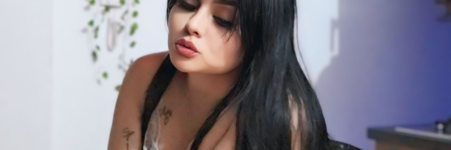 LUCIANA SALAZAR Tu blanquita 💜Oficial💜's banner