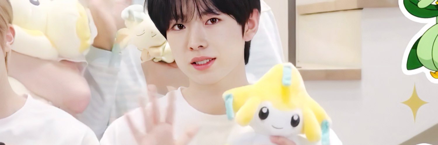 윳치 🐬 .•*¨*'s banner