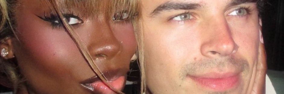 Lovergirly🖤's banner