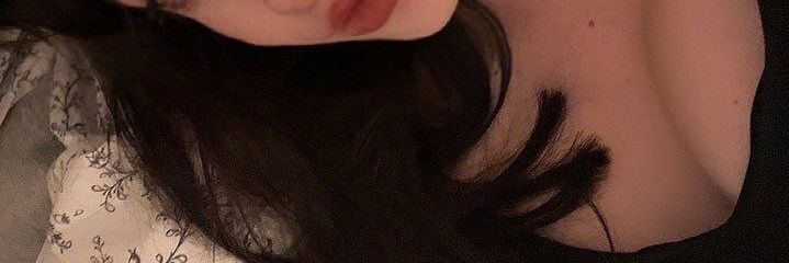 Dellaa🌸's banner