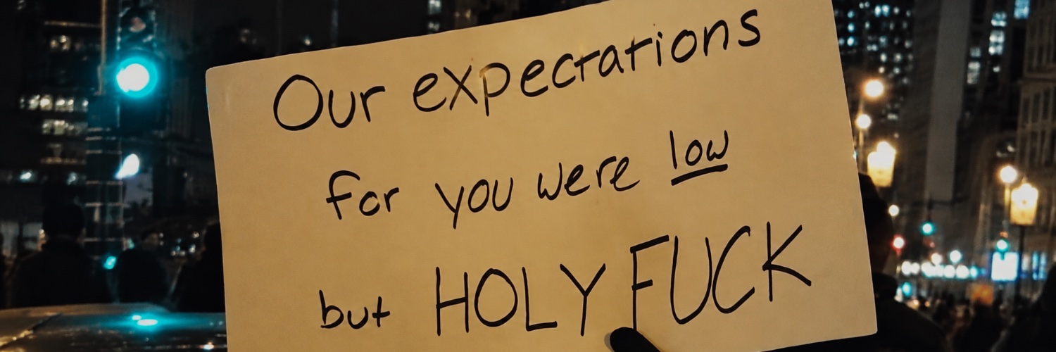 aloofaquarius (ⁱˢ ᵈᵒⁱⁿᵍ ᵇᵉᵗᵗᵉʳ)'s banner