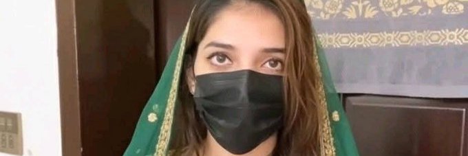 Sara Khan Official's banner