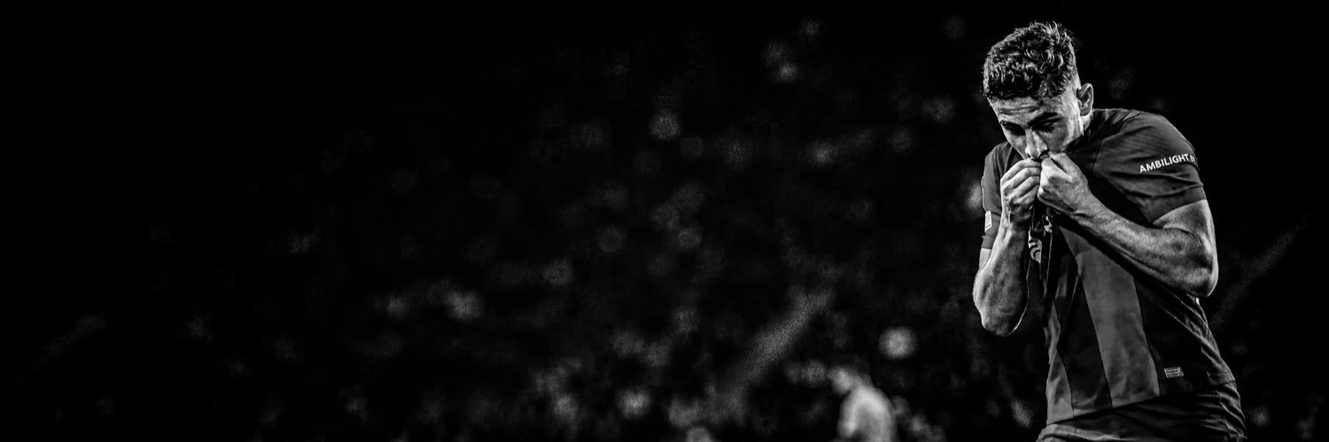 𝐸's banner