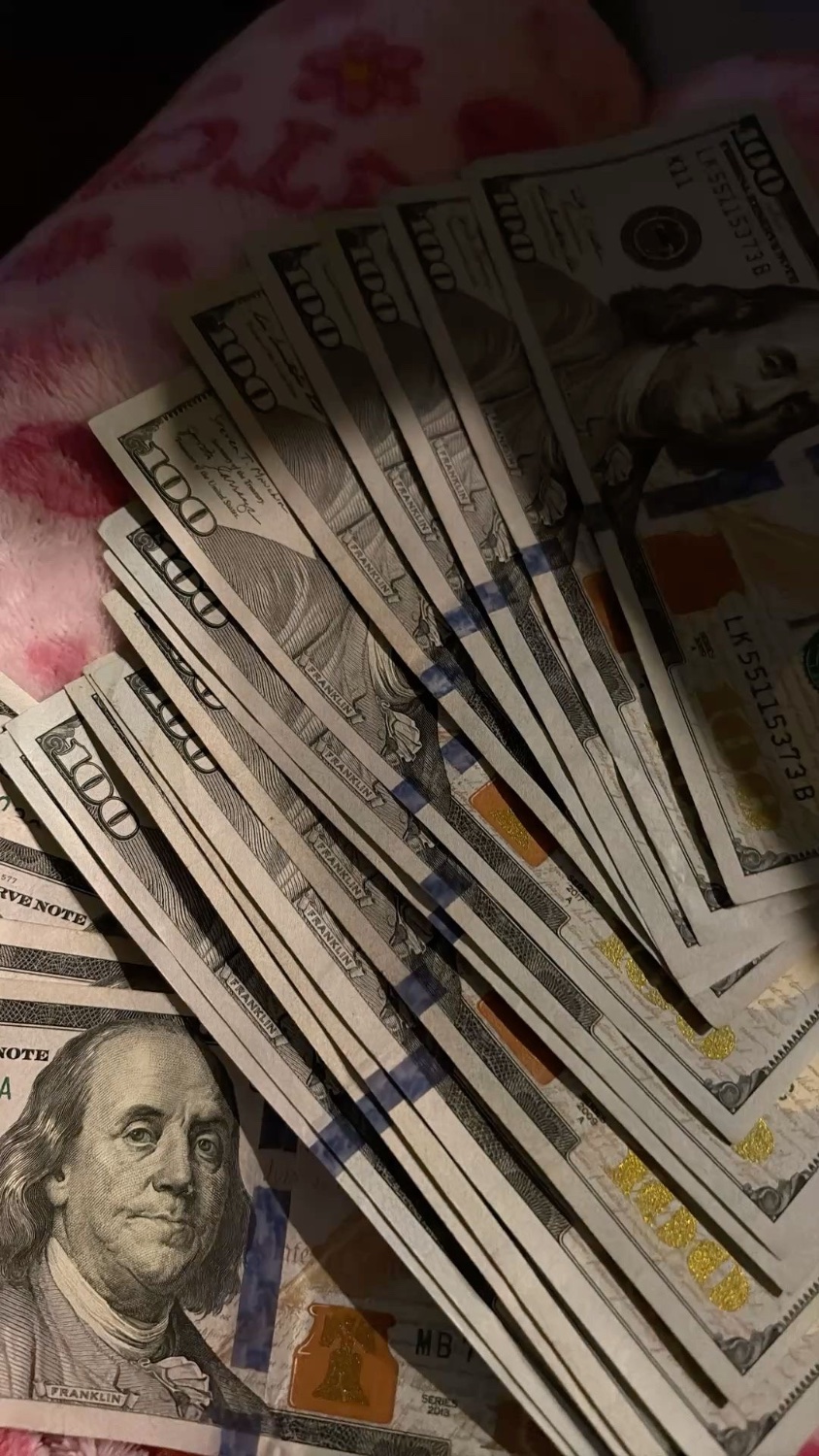♕ Cleo-Findom ♕'s banner