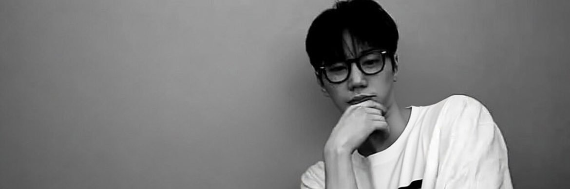 영's banner