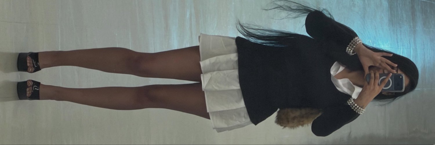 Ellie 🎀's banner