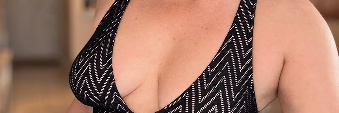 Curious Carly's banner