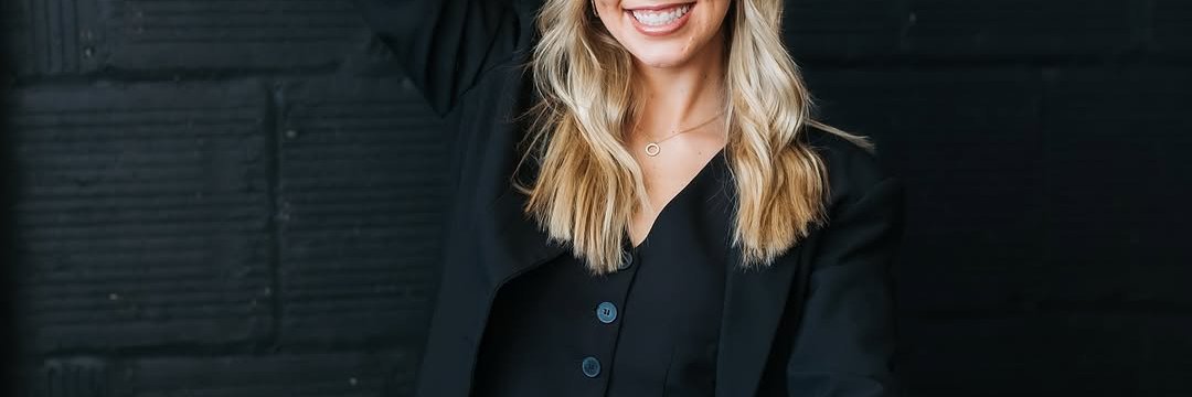 ⭒ Gracie Pleschourt ⭒ Dating Coach For M's banner