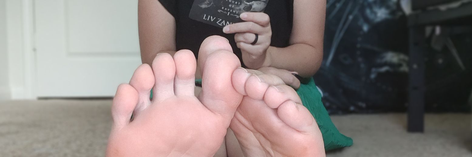 NikkiReads's banner